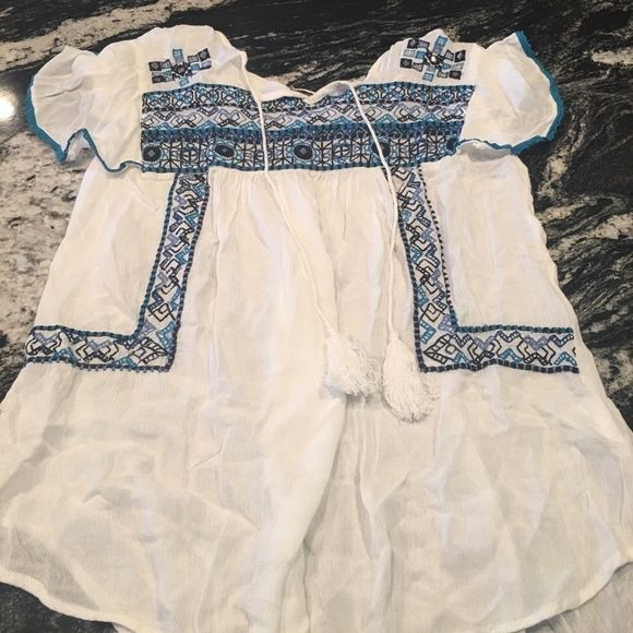 ✨JUST IN✨Romeo & Juliet Couture Embroidered Blouse - Picture 3 of 5